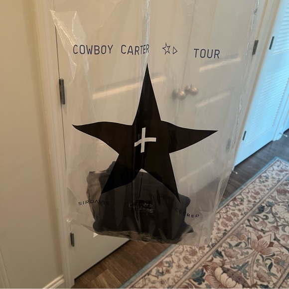 Beyoncé Cowboy Carter Chicago Exclusive Shirt - Picture 4 of 6